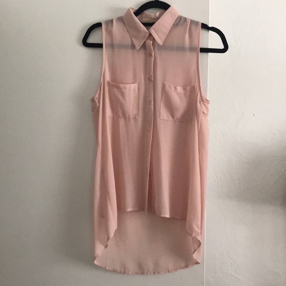 Really Cute peach color San Souci button up top